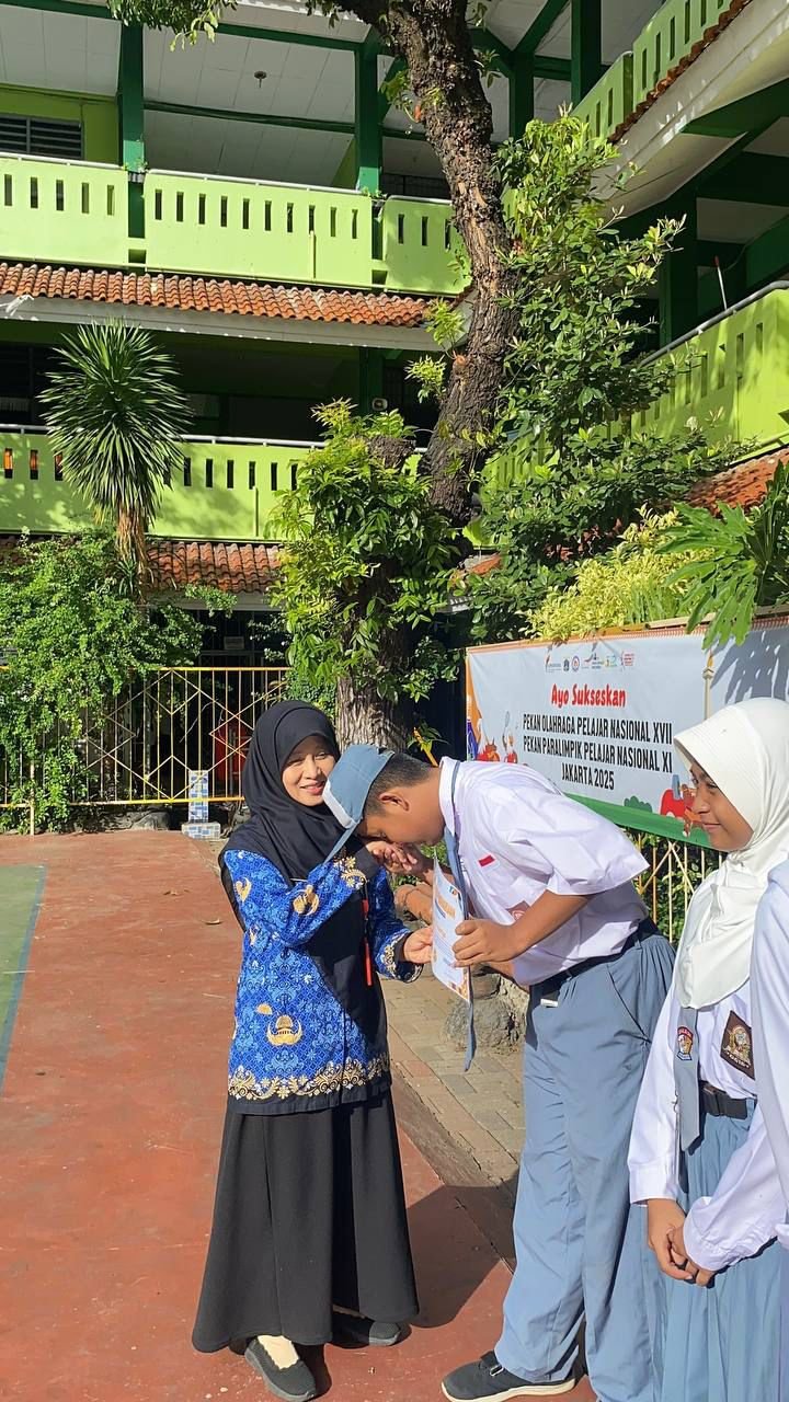 juara 1 peserta terbaik sekolah politik jakarta.