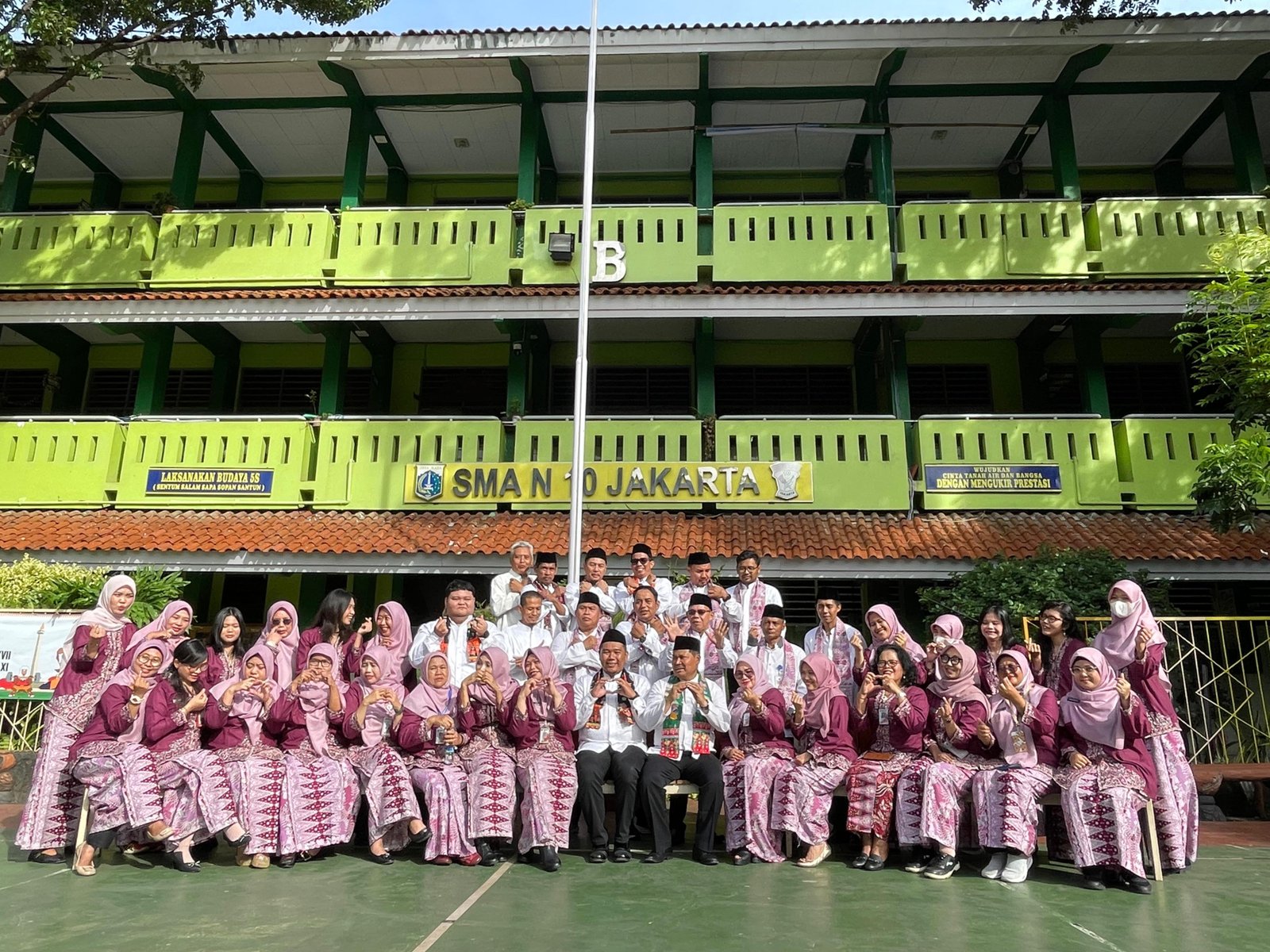Keluarga Besar SMA Negeri 10 Jakarta